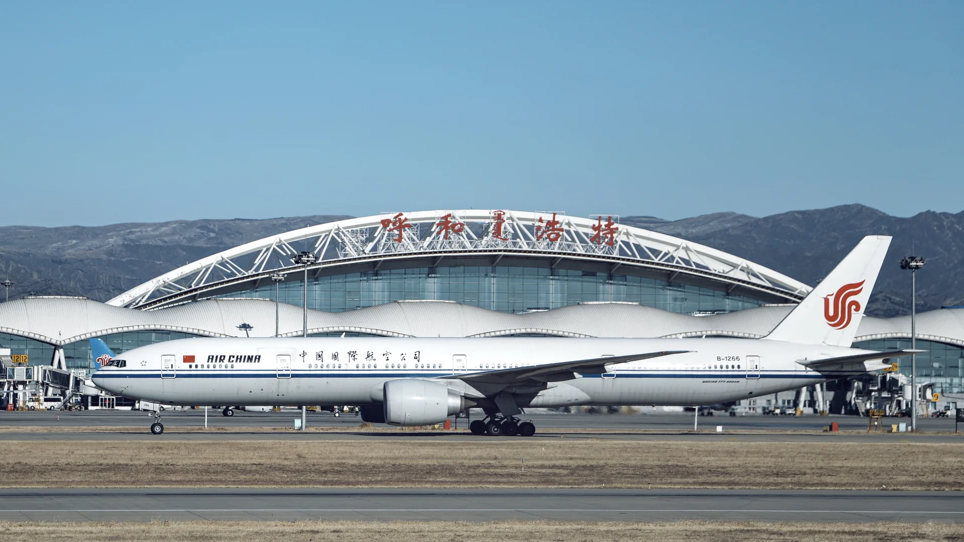 呼和浩特白塔机场重型机高光时刻