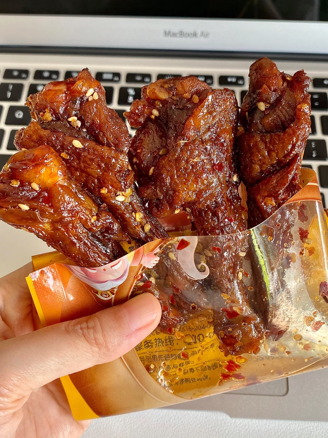 同事随手递过来的。。真的好吃破防了?！！