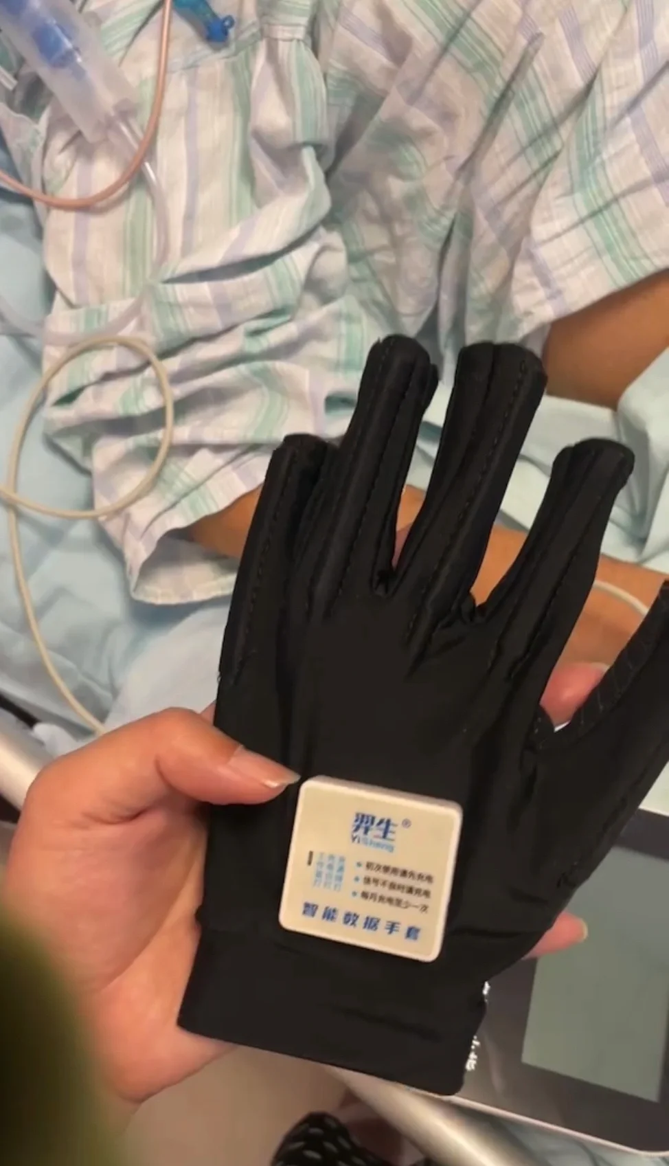 脑梗6｜机器人手助恢复锻炼肌肉