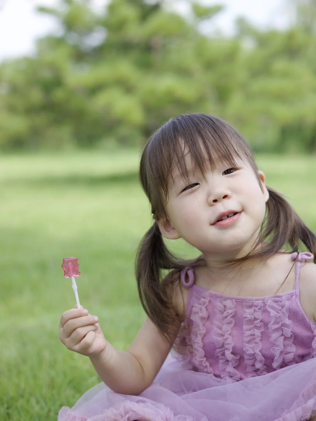 两岁娃的公园放电记，中途靠棒棒糖续了电