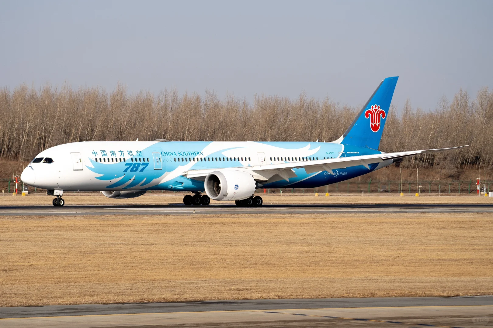 南航B787-9降落长春龙嘉机场?