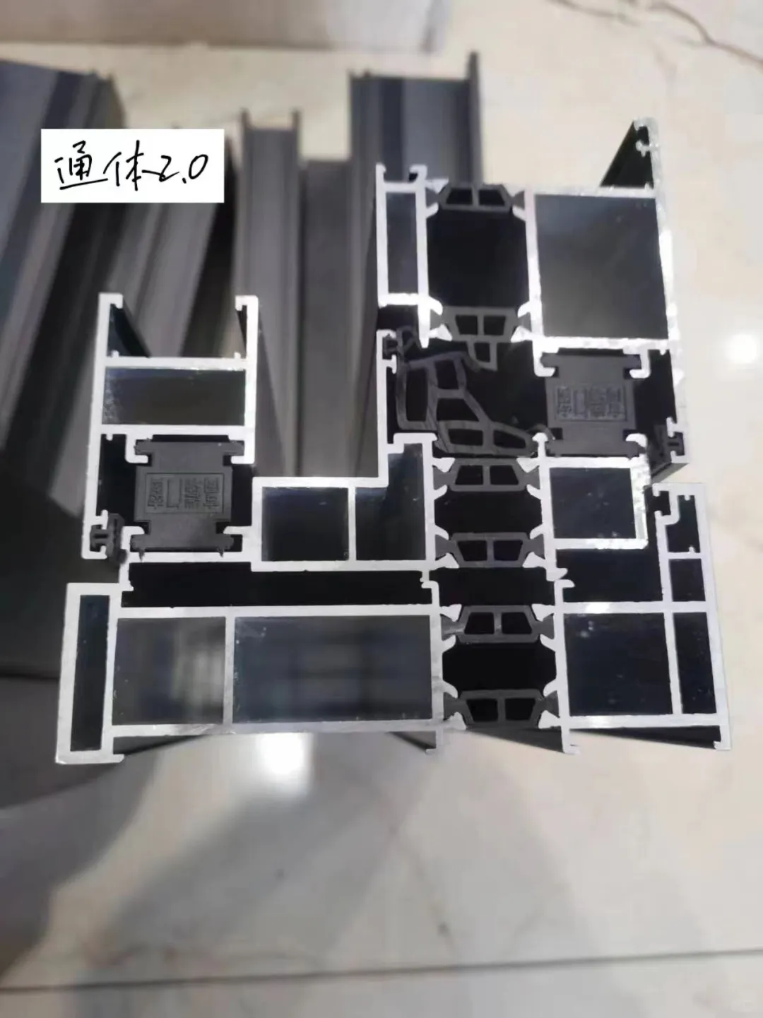 玻璃门窗的价格也不便宜啊?