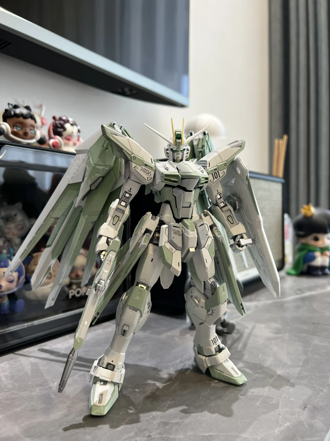 看到这个高达礼物真的会心动!好喜欢!治愈☘️