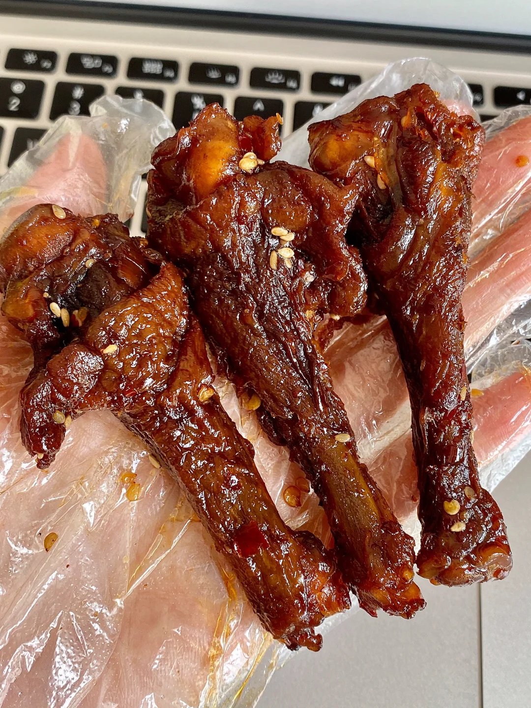 同事随手递过来的。。真的好吃破防了?！！