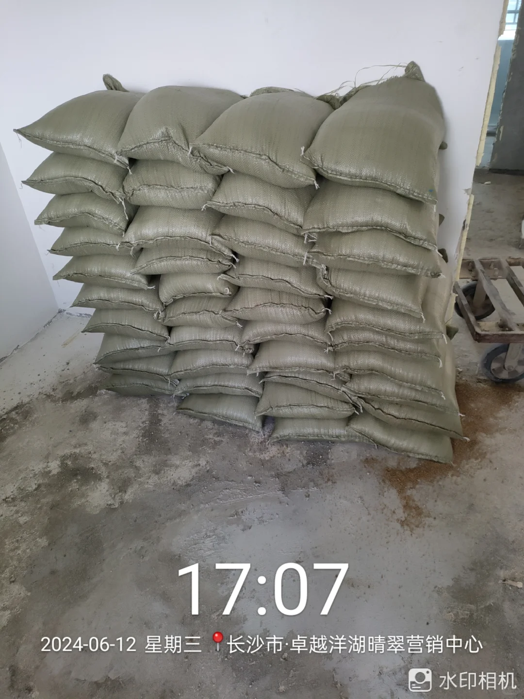 批发的沙子水泥价格更实惠哦！！