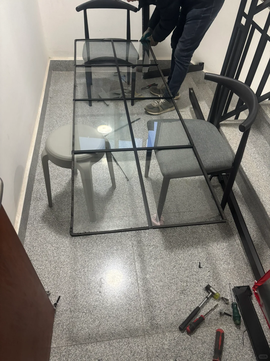 浴室玻璃门碎了