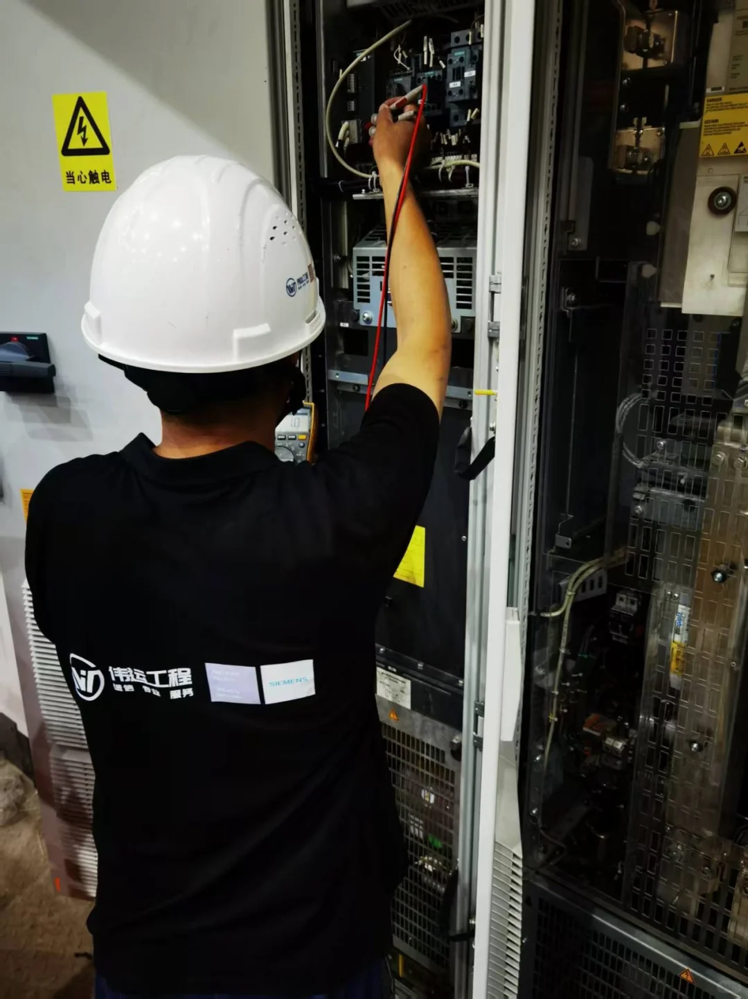 00后女电气工程师的一天