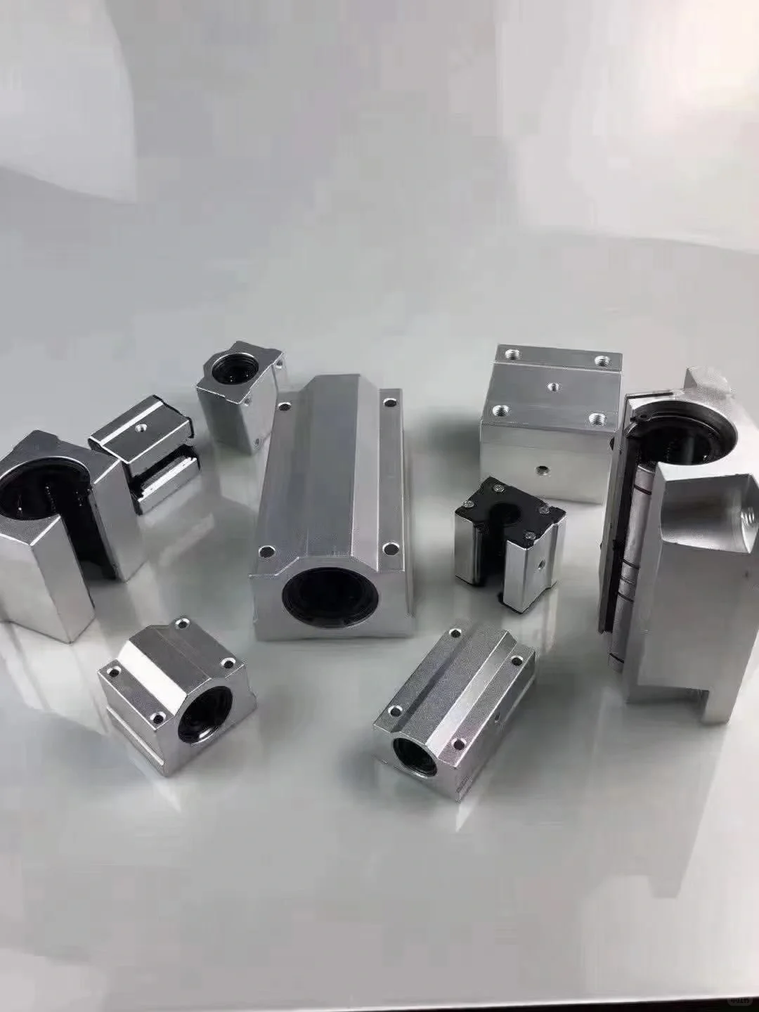 传动件生产厂家,专业生产导轨,光轴,丝杆。18