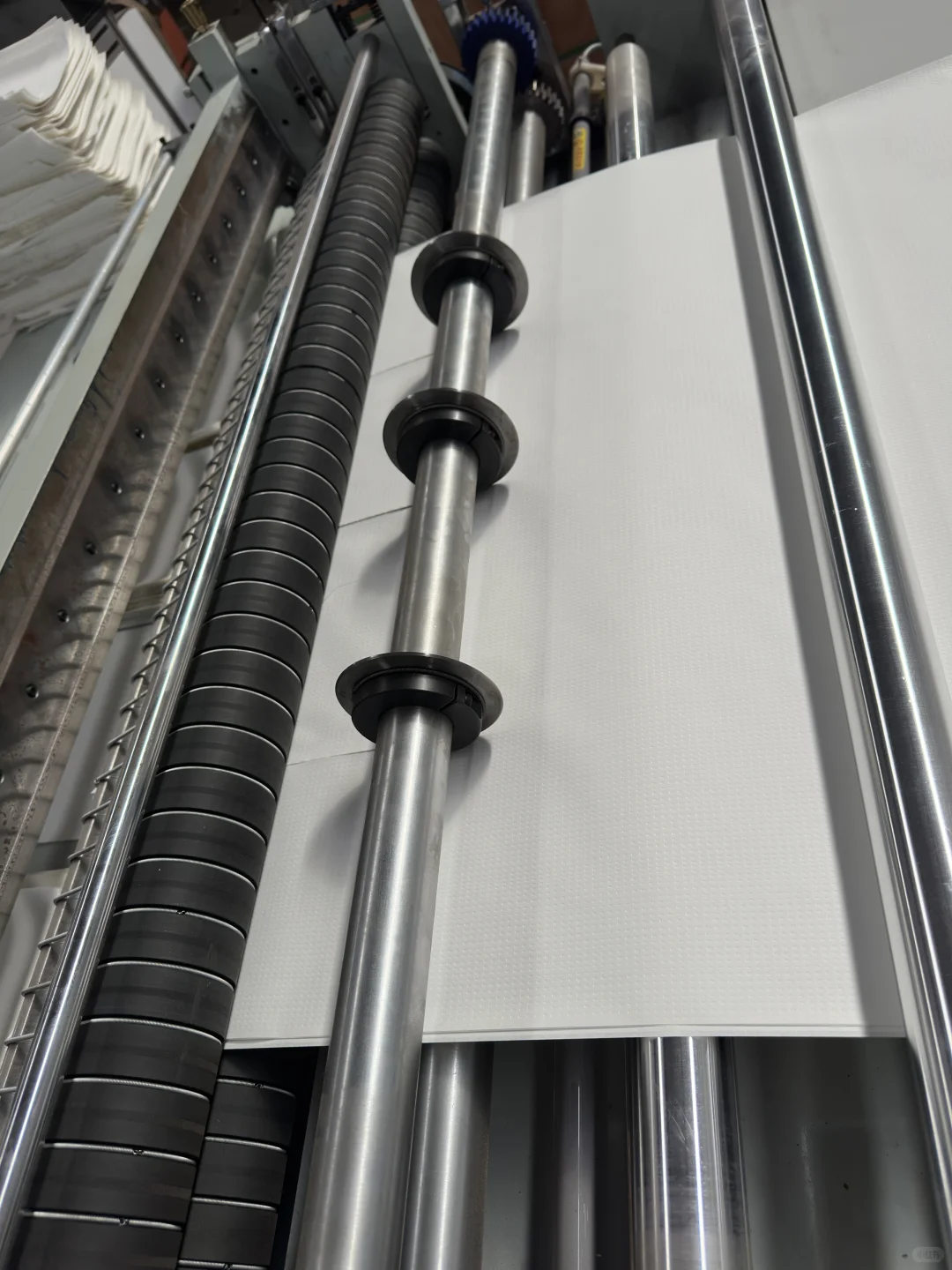 纸张四放卷压纹+分切