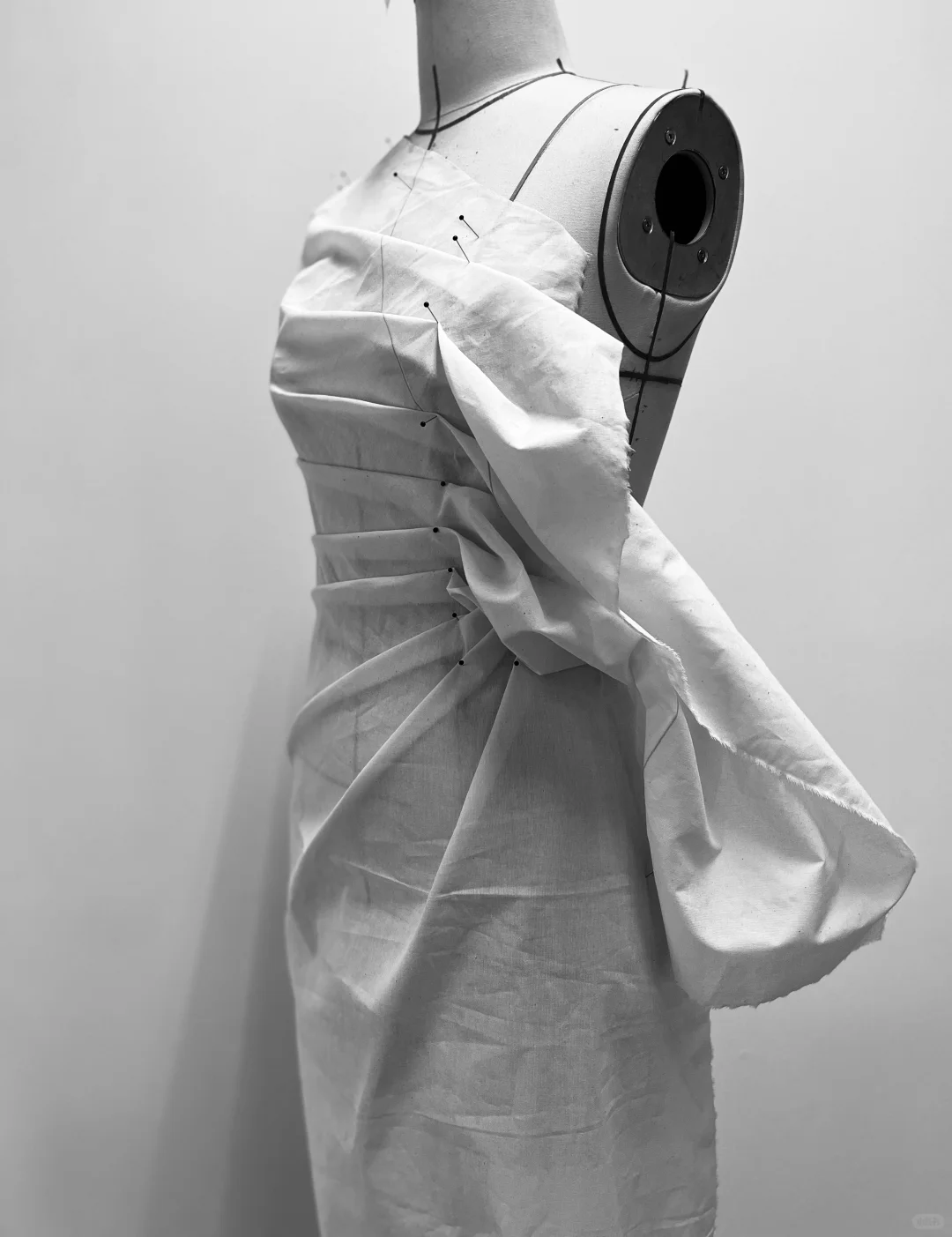 立裁-放射褶皱造型连衣裙