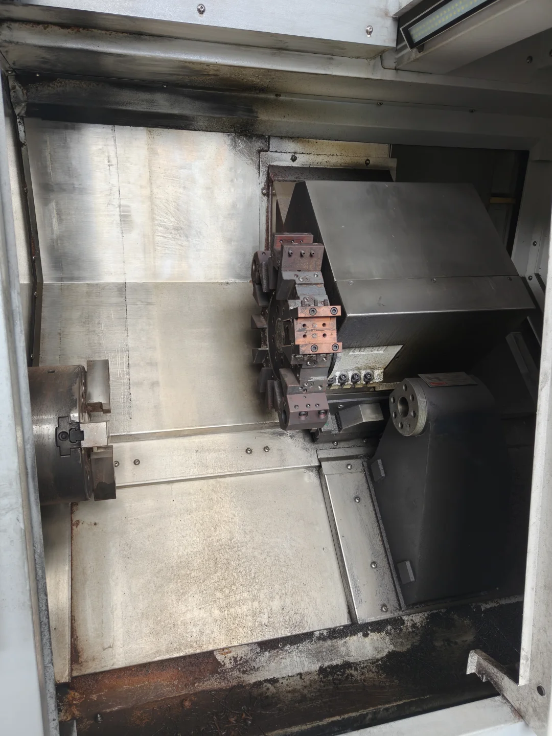 ** 工业诗篇:数控机床的静默之美