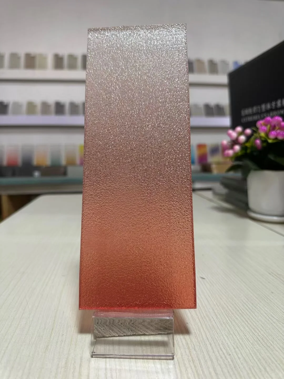 渐变色玻璃，原片不同呈现不同效果