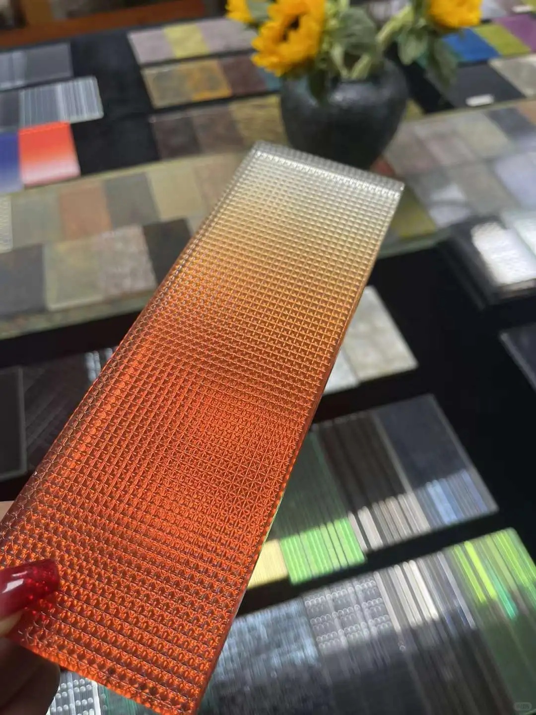 ✨渐变色玻璃：给空间加一层滤镜の美学