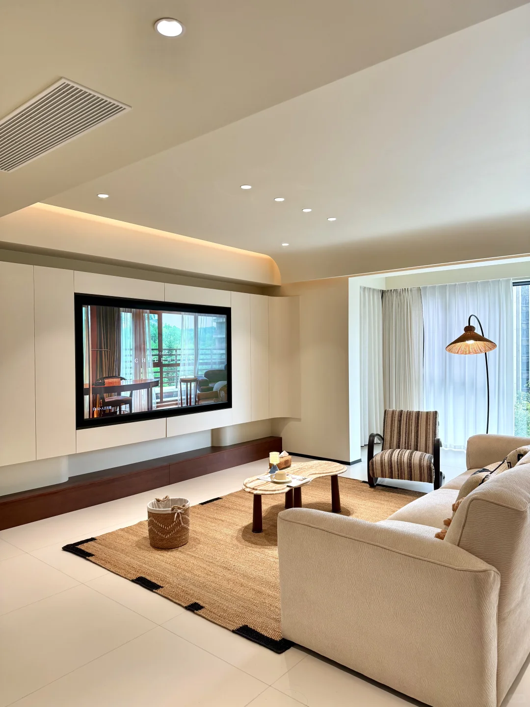 朋友来参观我家后说，难怪我不爱出门。。。