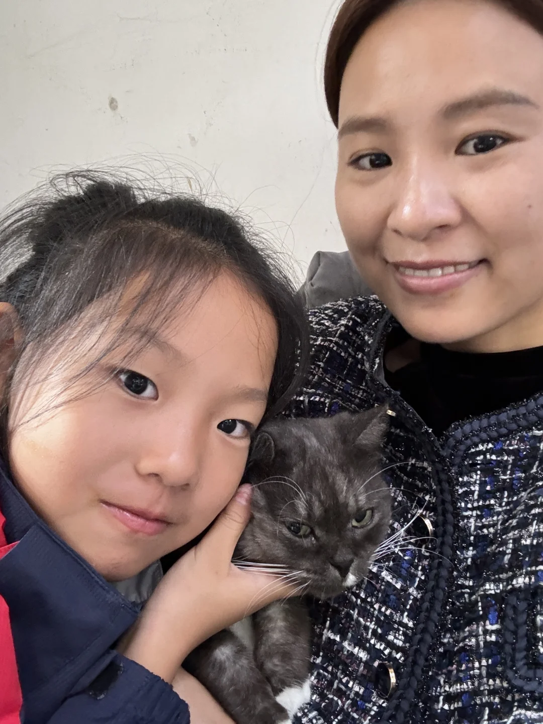 让她上学和带她去看神舟21，选哪个。？