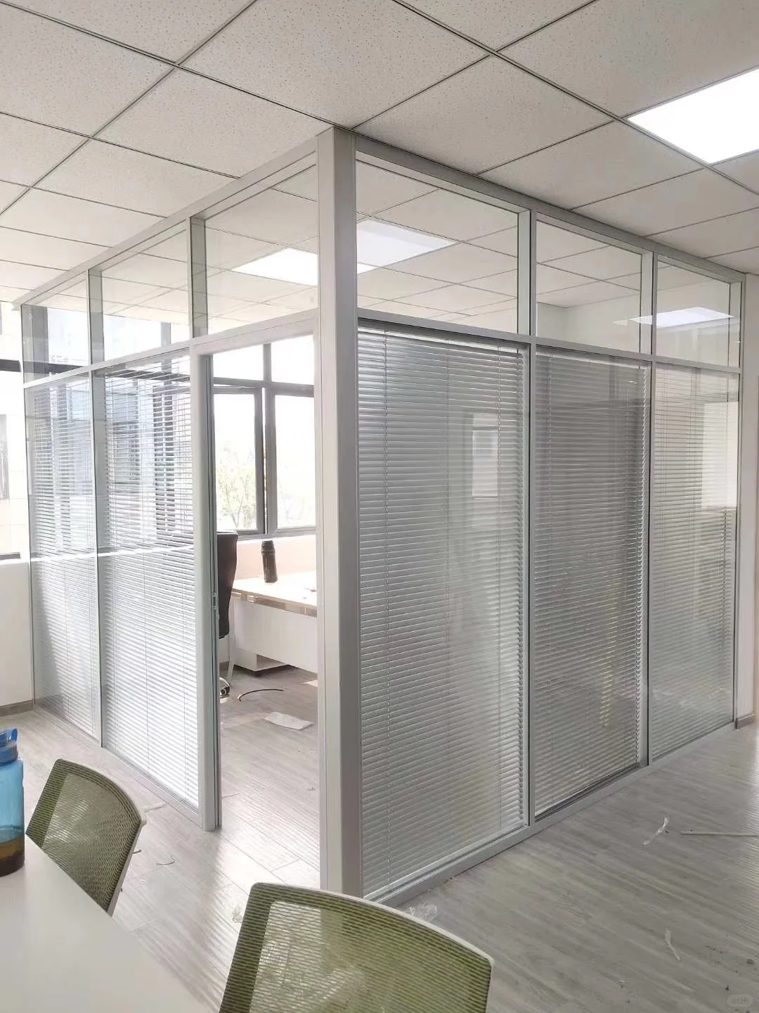 四川成都厂家直销办公室玻璃隔断墙