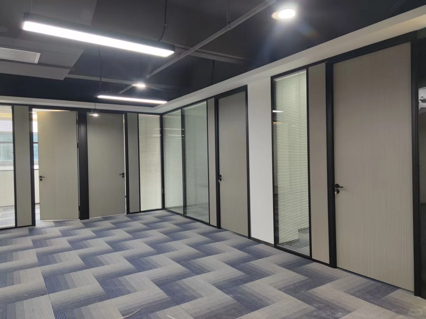 办公室装修玻璃隔断