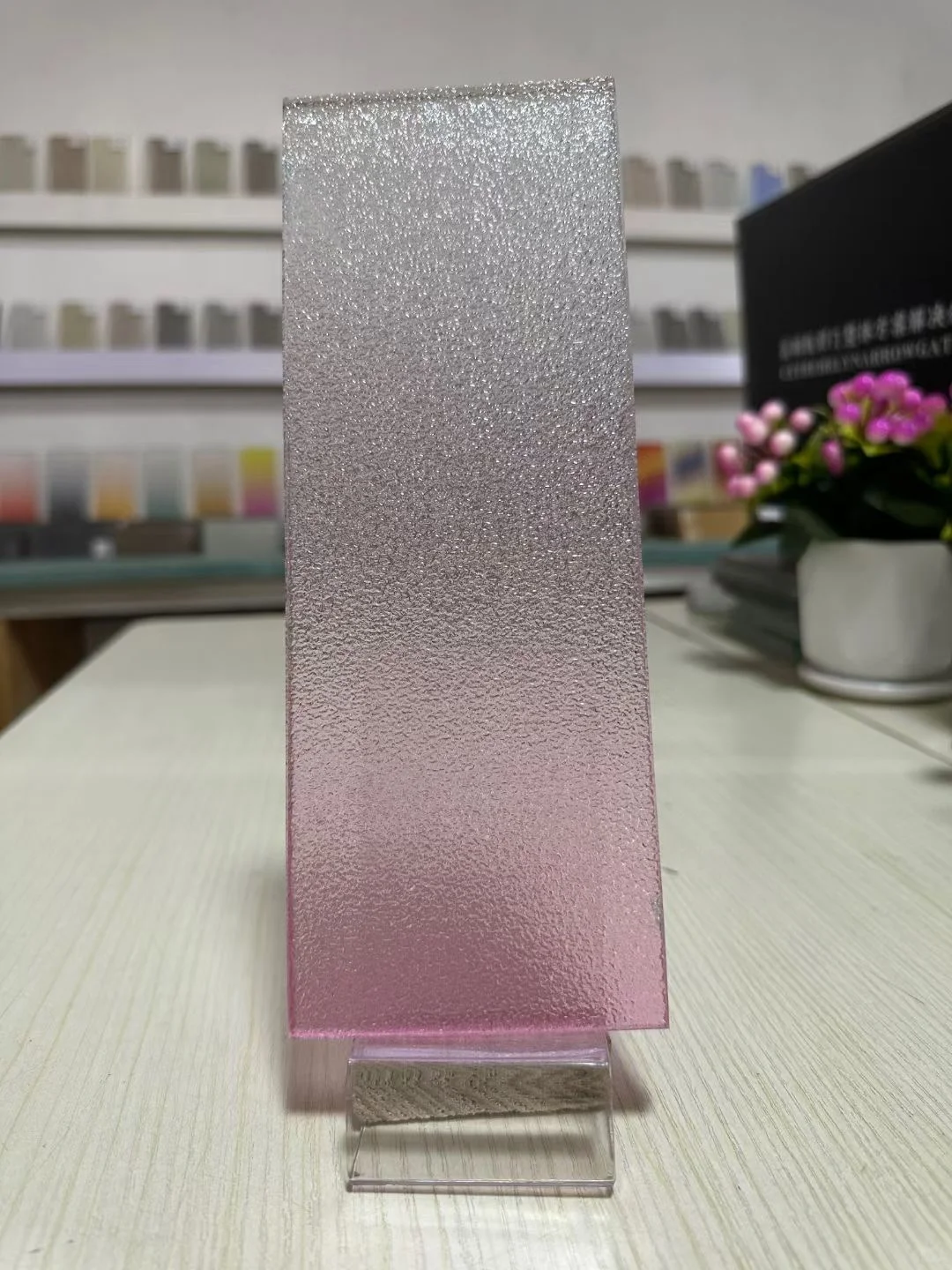 渐变色玻璃，原片不同呈现不同效果