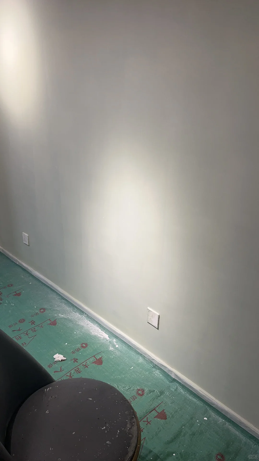 女生挑战成本五百自己刷墙➕补墙