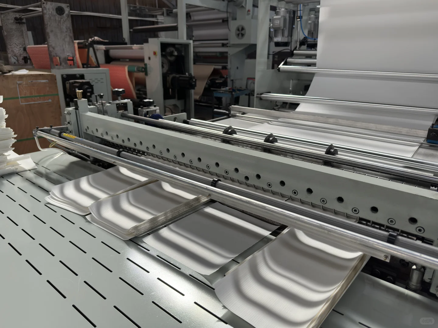 纸张四放卷压纹+分切