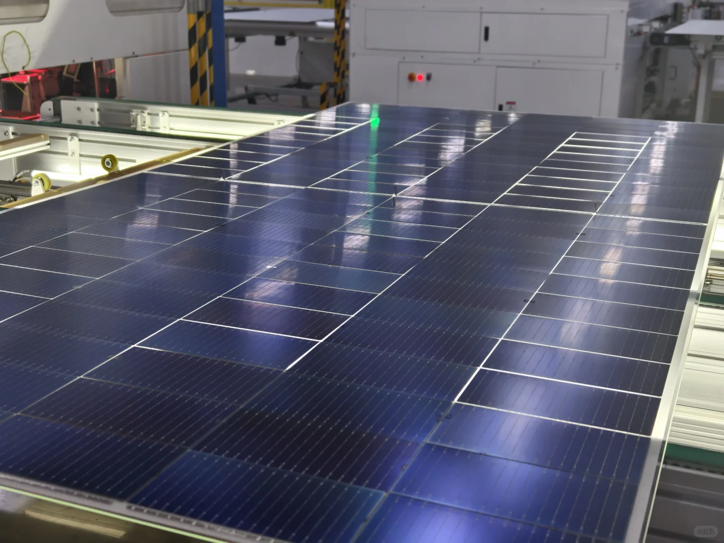 光伏板制作下的吵闹