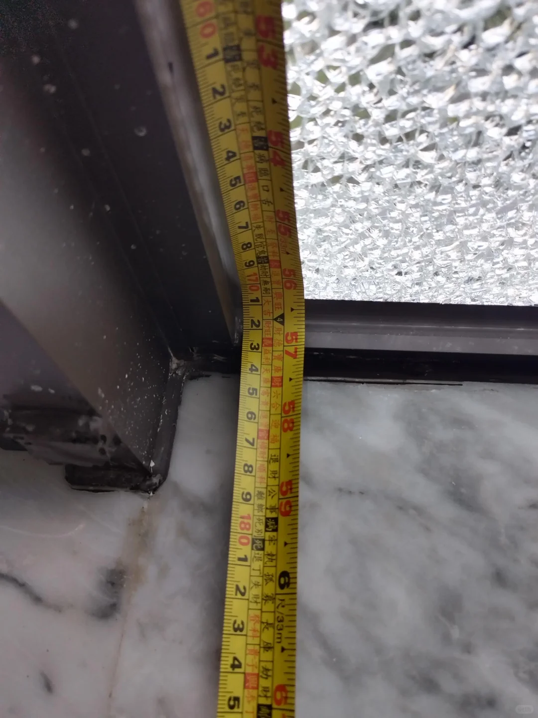 玻璃自爆了！！！