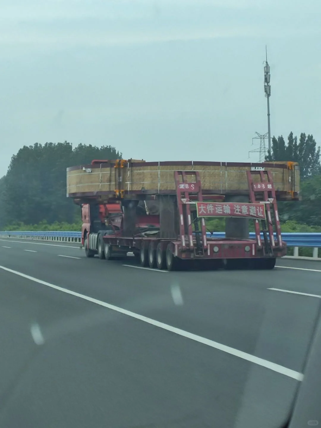 大件运输 注意避让