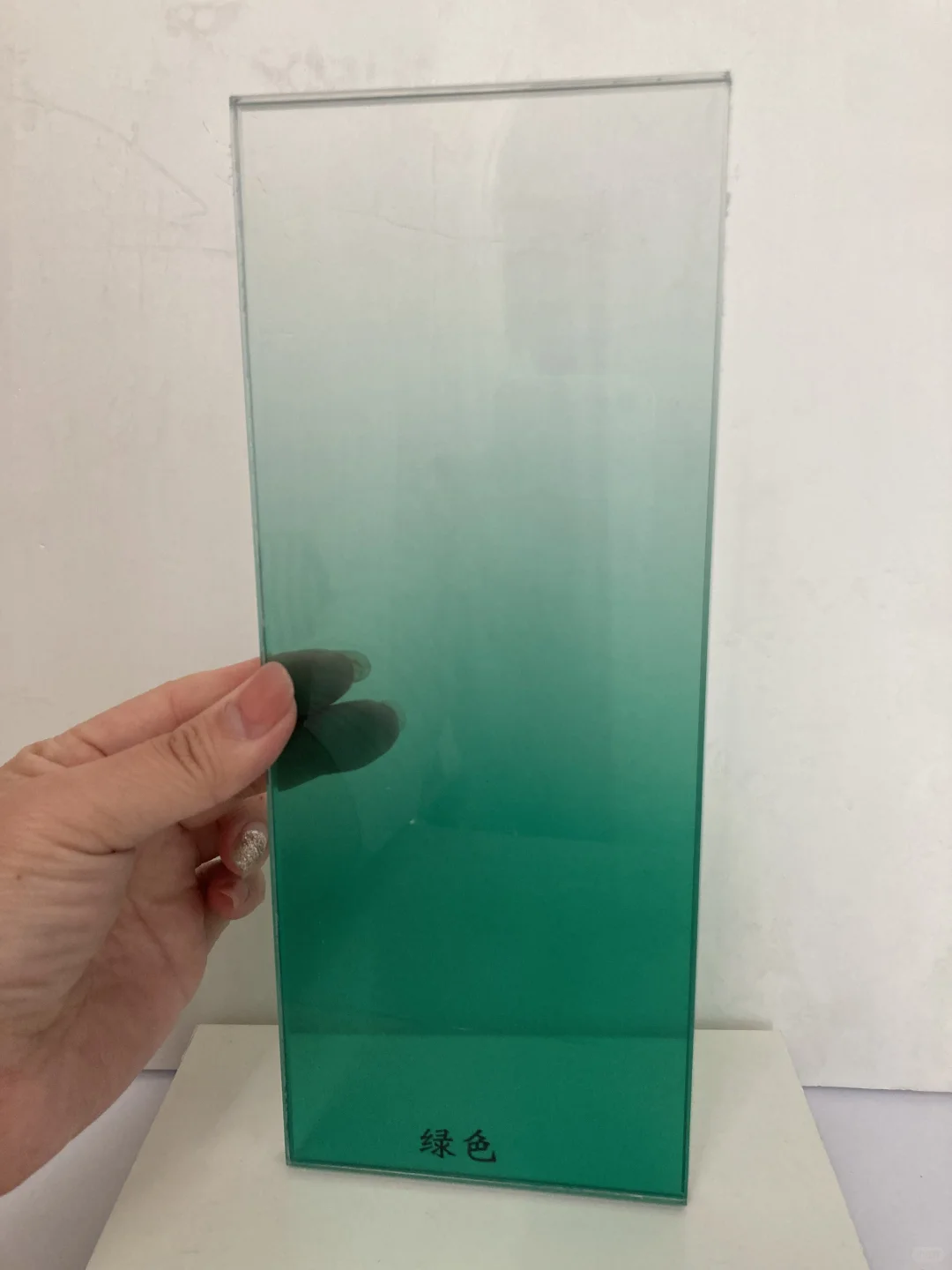 渐变色玻璃，原片不同呈现不同效果