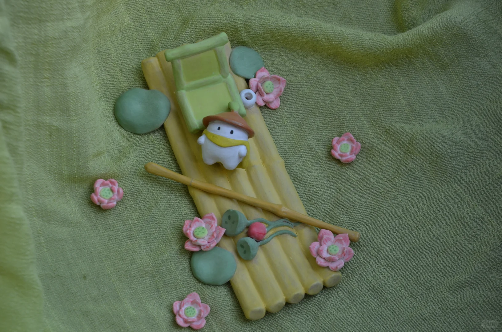 千里：我摘了最漂亮的荷花来见你啦