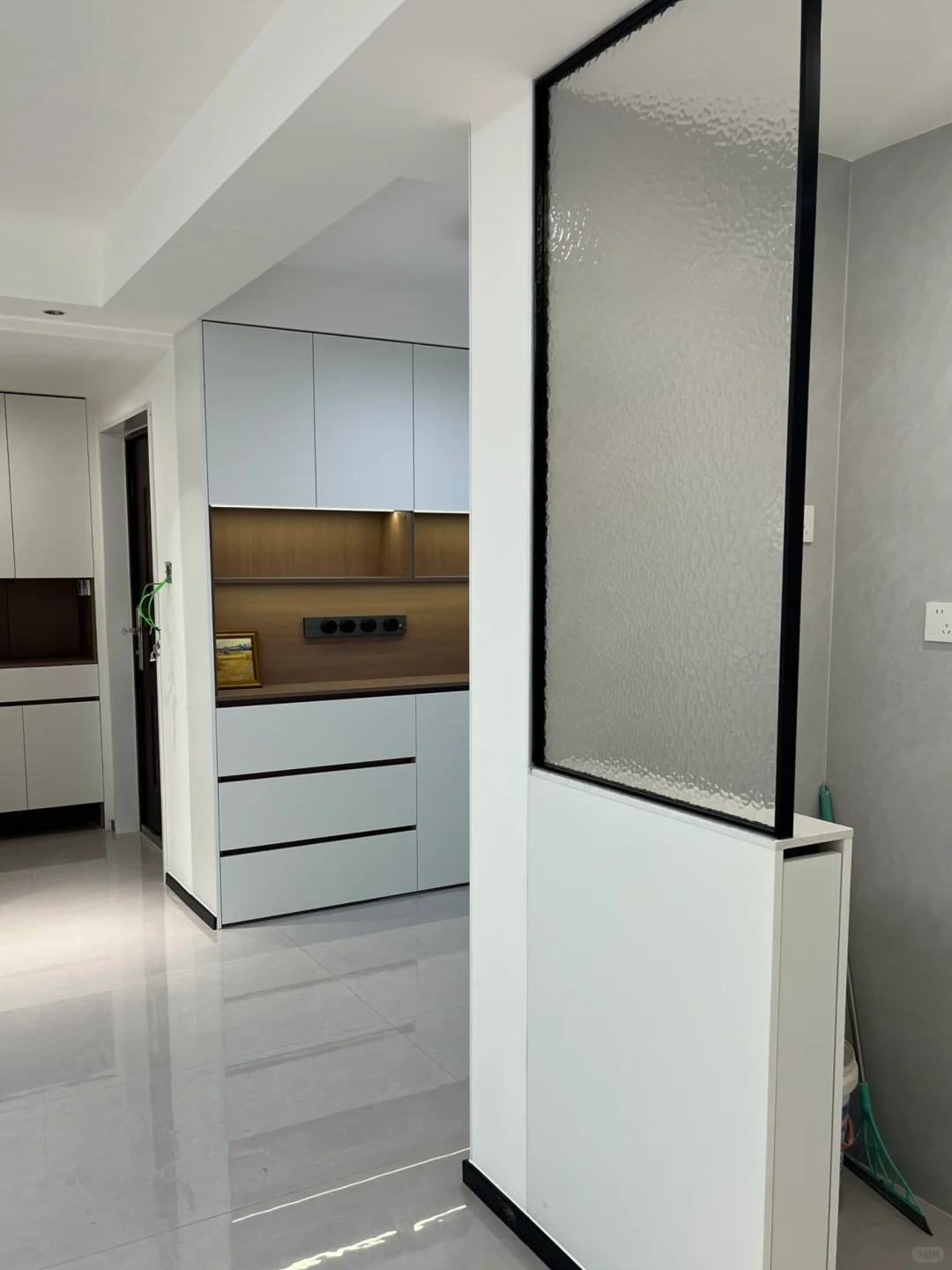 ?卫生间水纹半墙玻璃隔断安全下车✌?