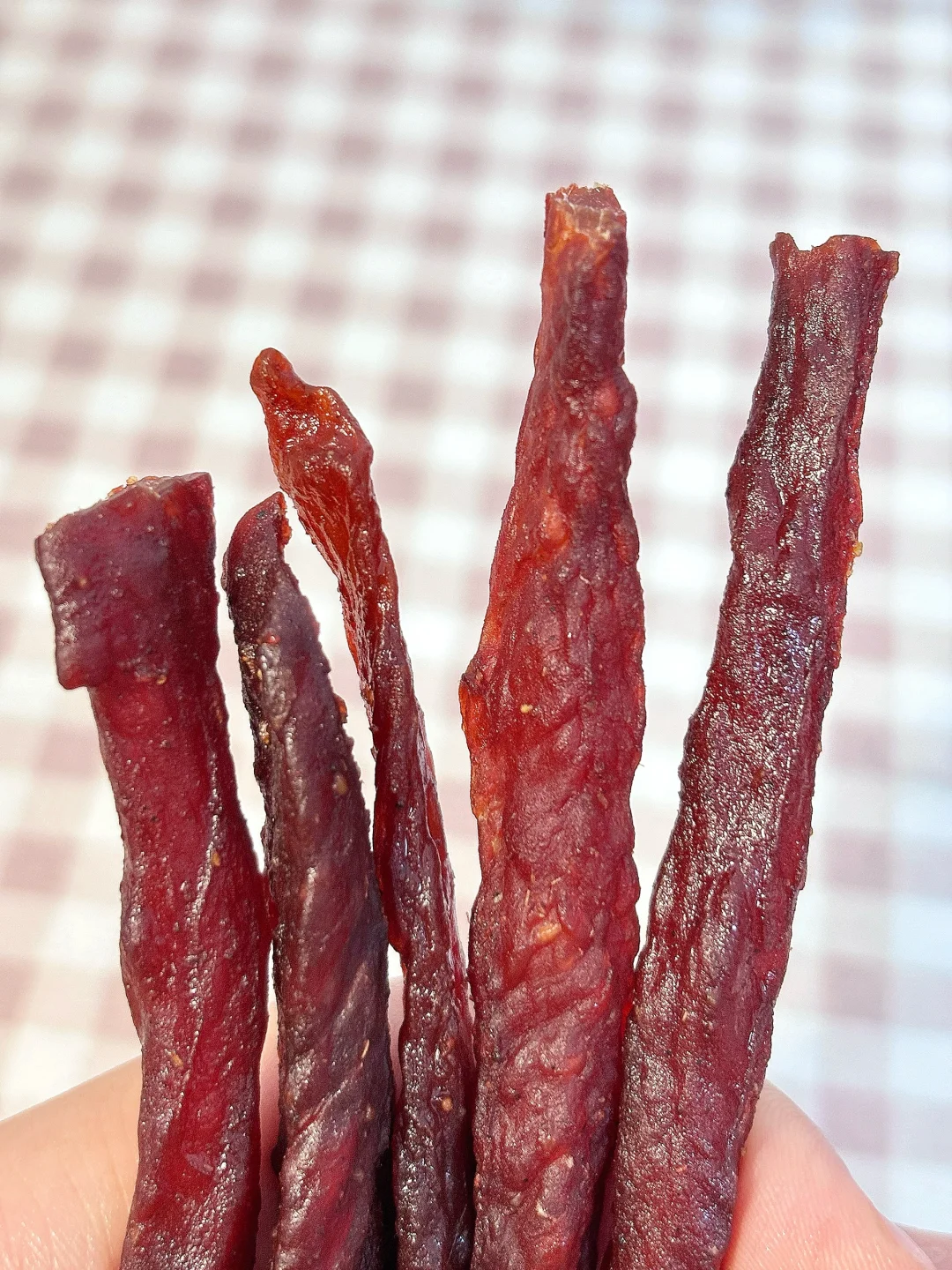 来一根？ 这个猪肉干也太香了吧?！