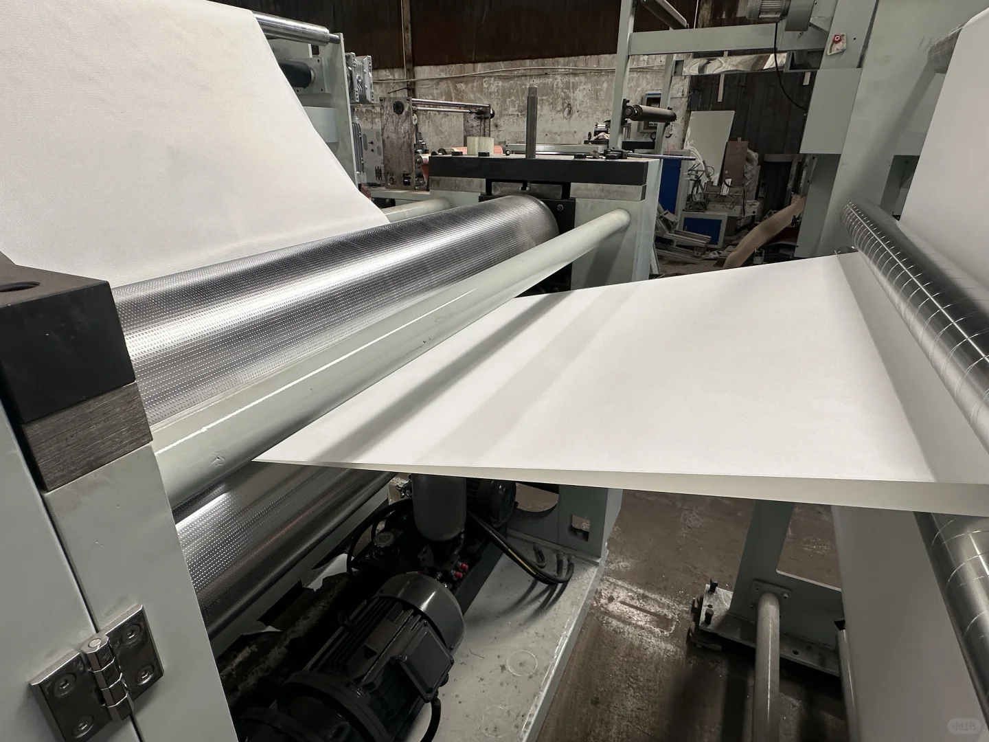 纸张四放卷压纹+分切