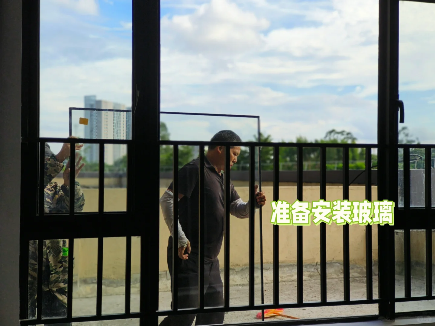 玻璃自爆!原因+处理方式+价格+注意事项