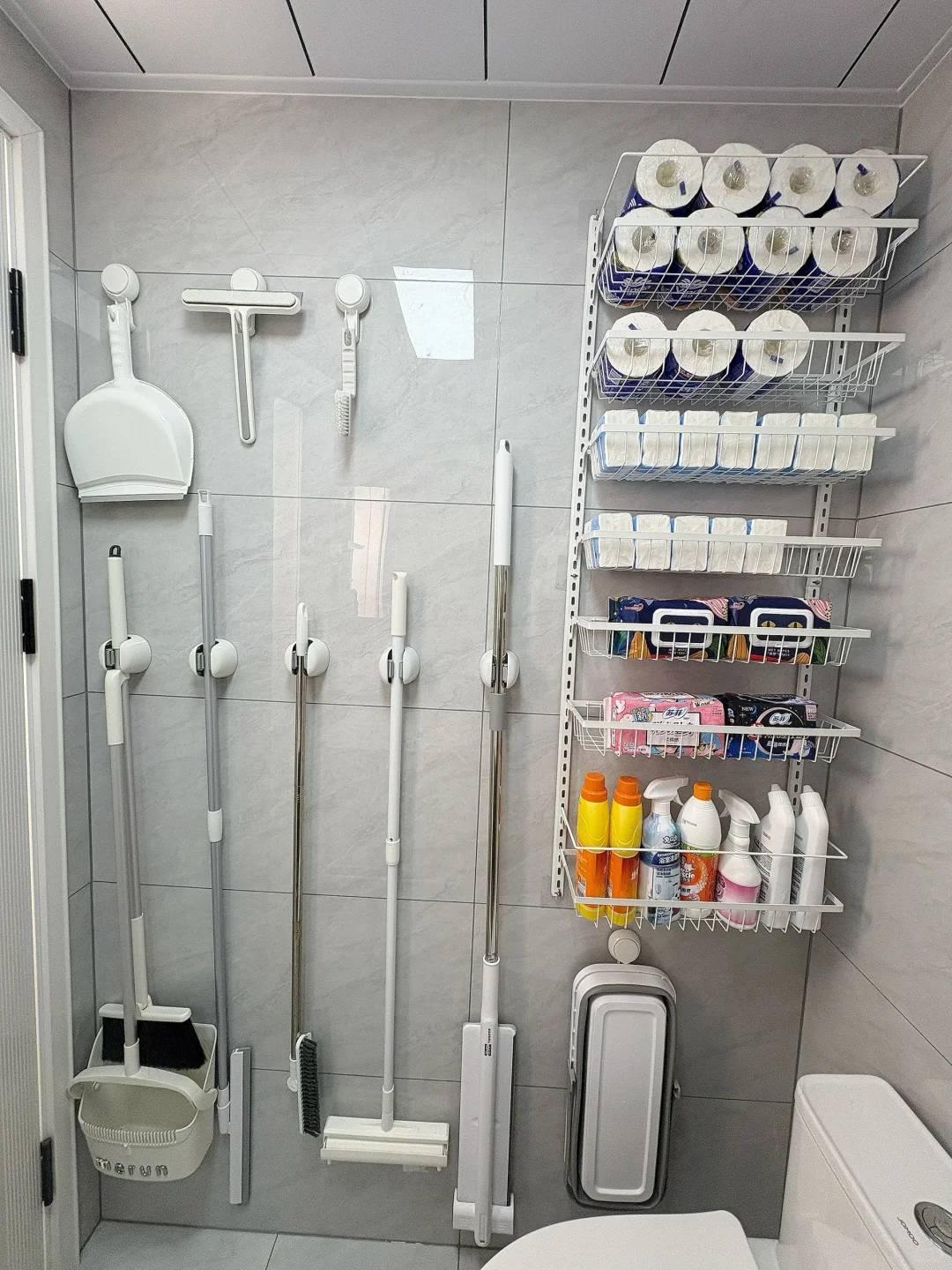 榨干每一寸空间，浴室门后空间一定要利用上