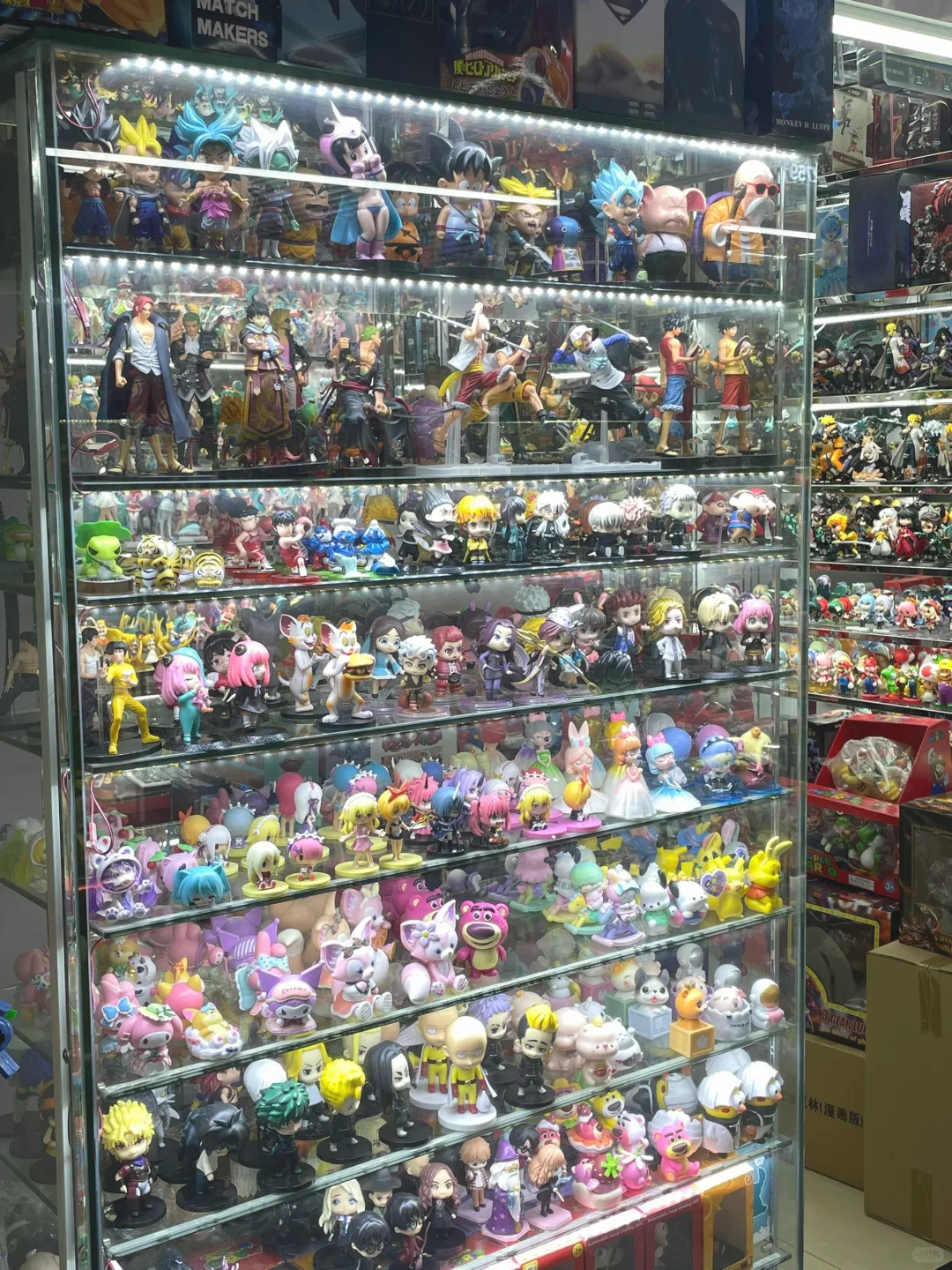 盲盒手办摆地摊1小时全被二次元小孩抢空