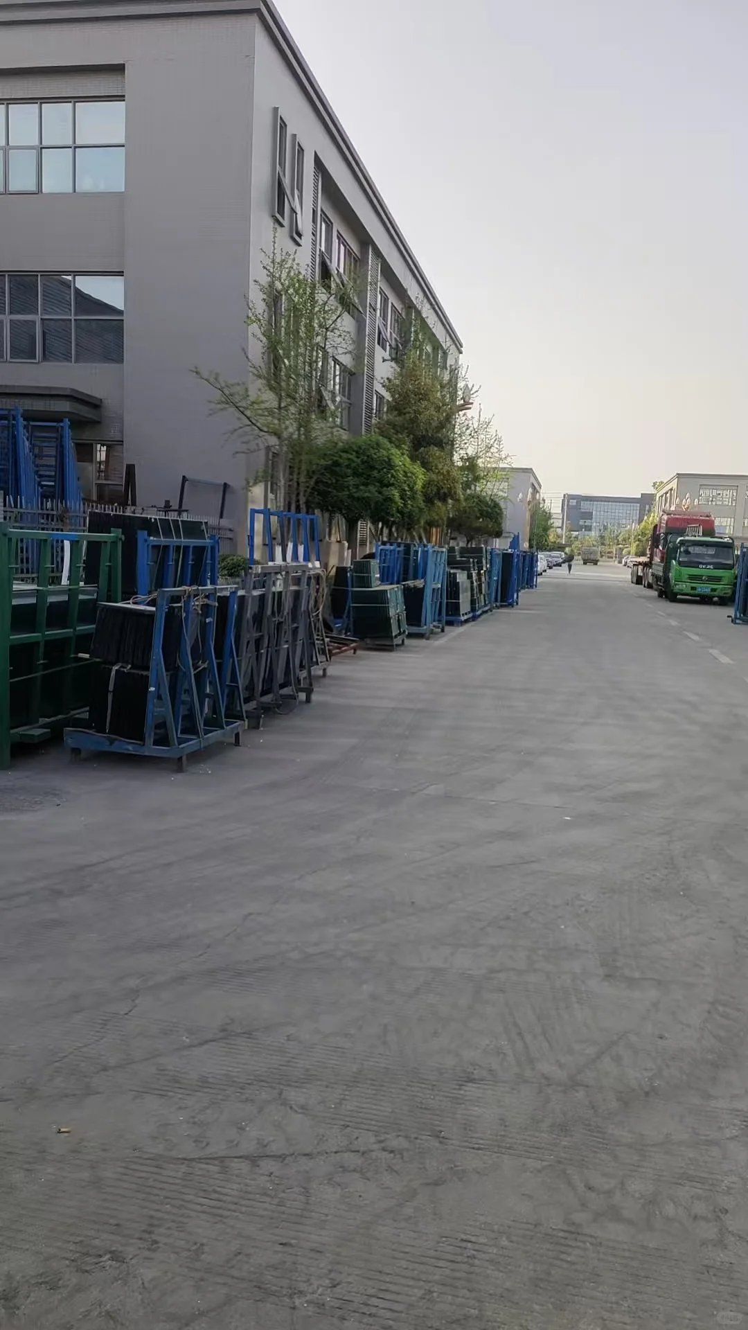 成都钢化玻璃厂