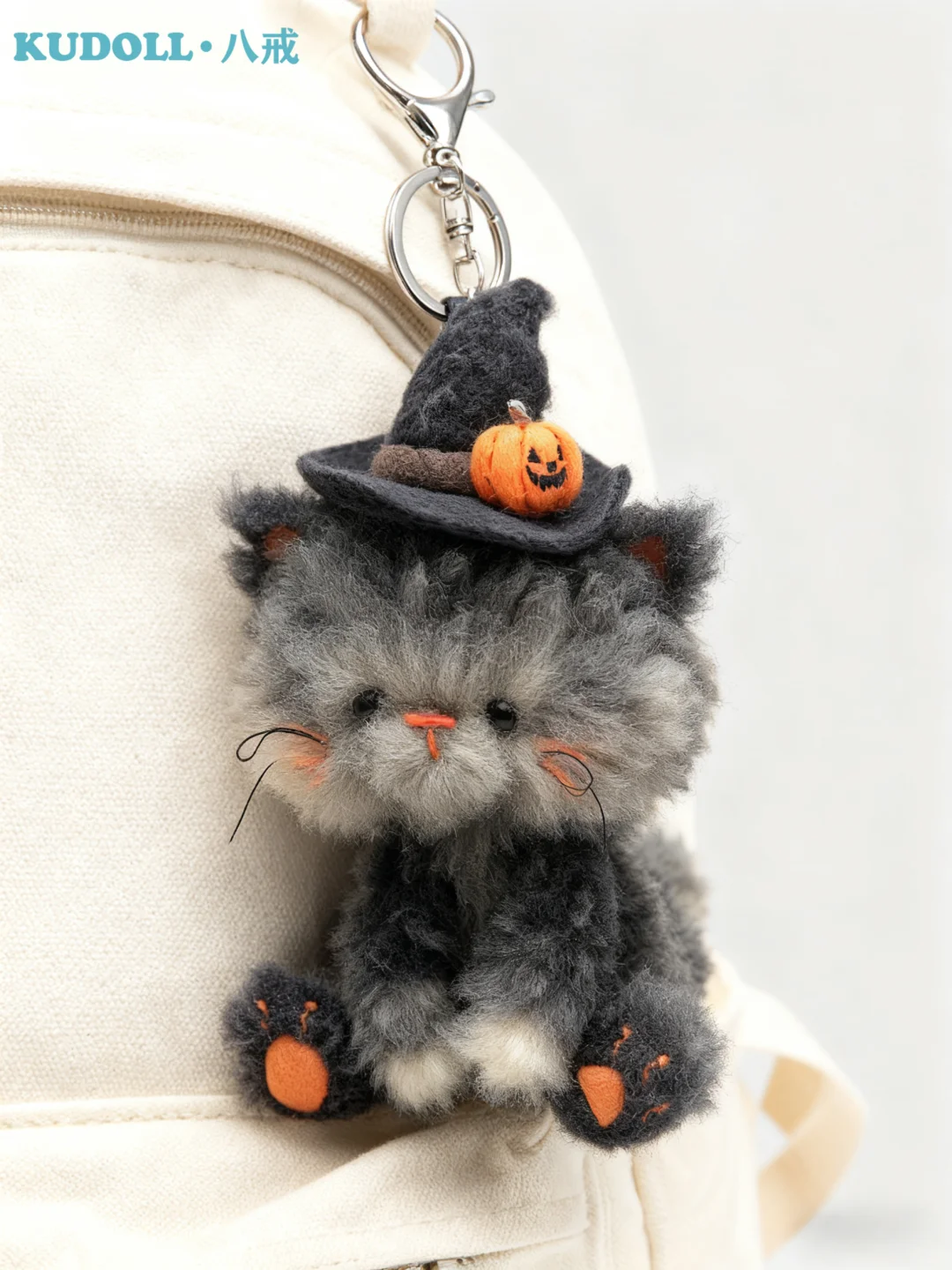 成年人的万圣节，不给糖，就给这只猫。