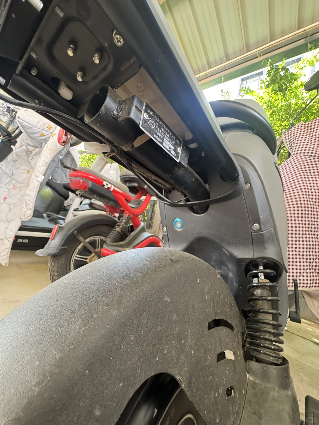 ?电动车警报器在哪里呀？