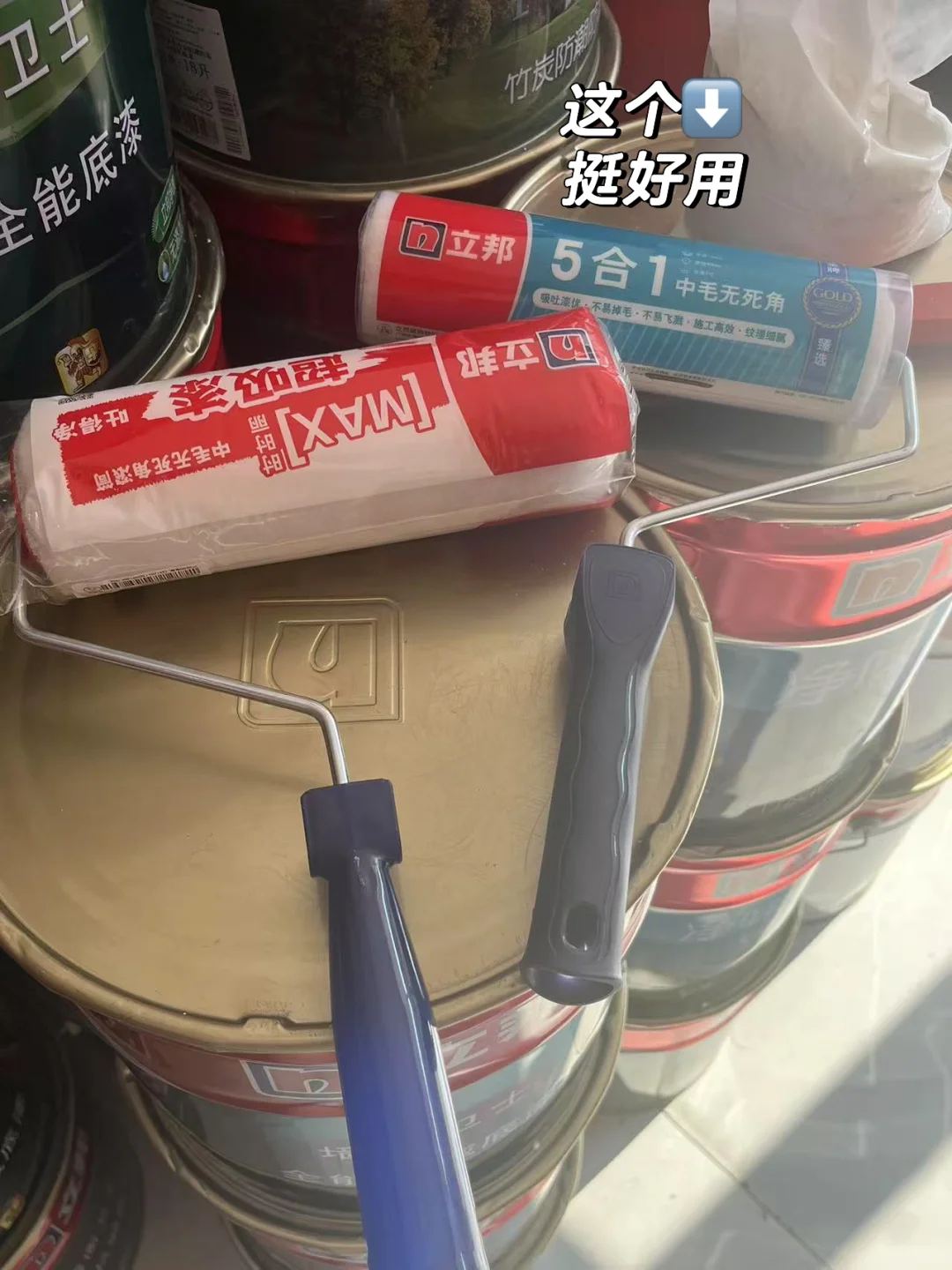 女生挑战成本五百自己刷墙➕补墙