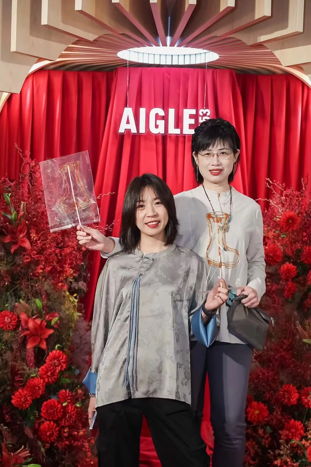 速来围观！全网最年轻的00后美女糖画师 ??