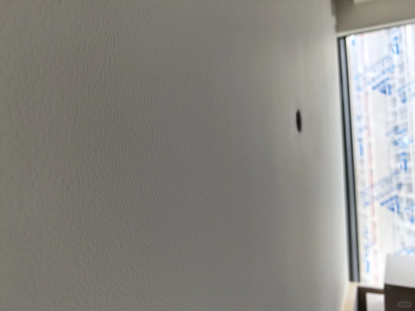 网上说乳胶漆不兑水有质感，但不会告诉你..