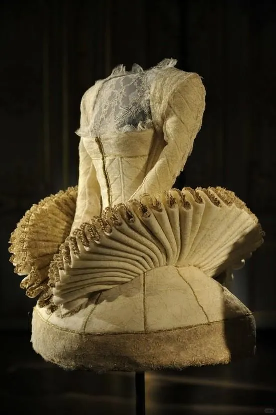 一些关于服装褶皱的想法