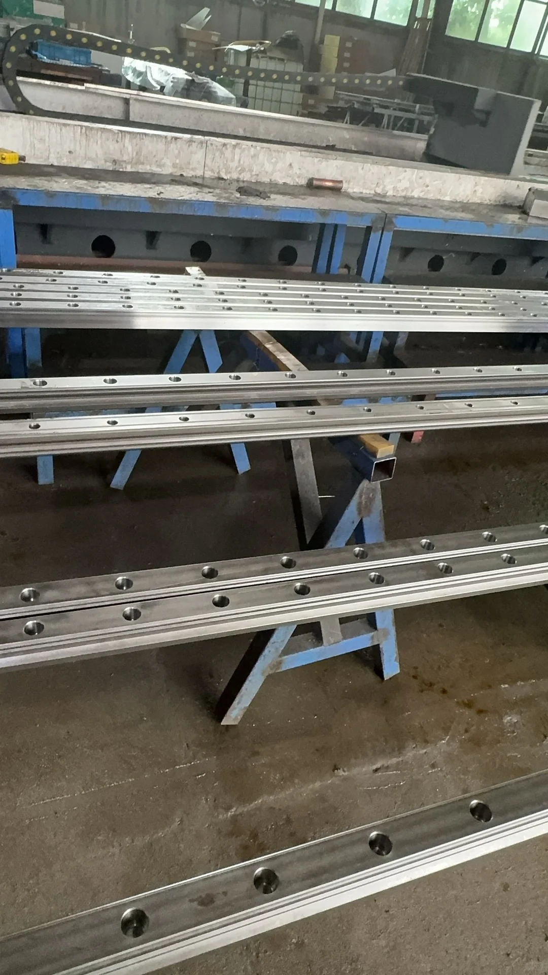 传动件生产厂家,专业生产导轨,光轴,丝杆。18