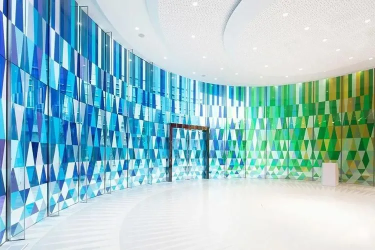 炫彩玻璃为什么会变色？原理其实很简单