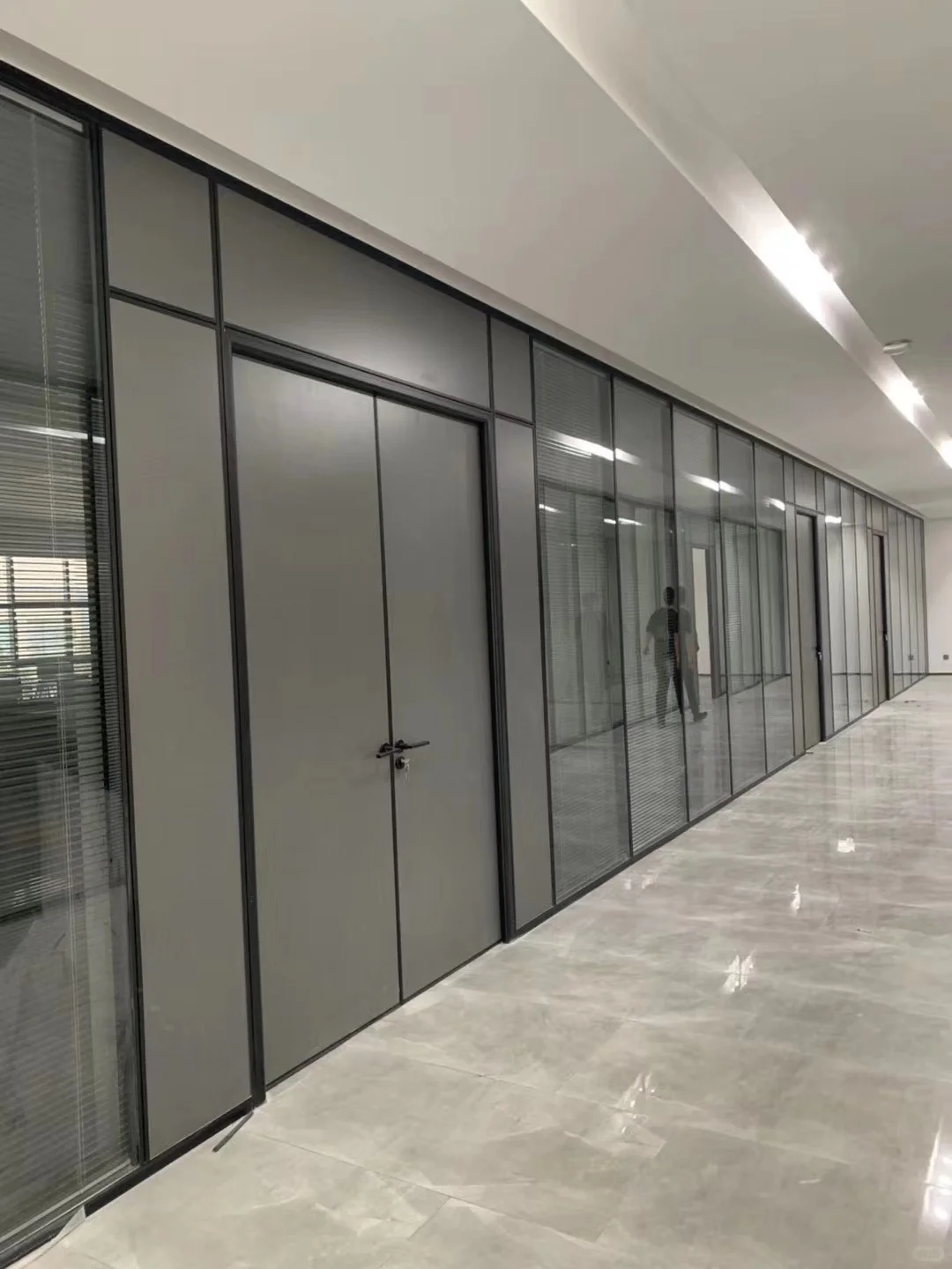四川成都厂家直销办公室玻璃隔断墙