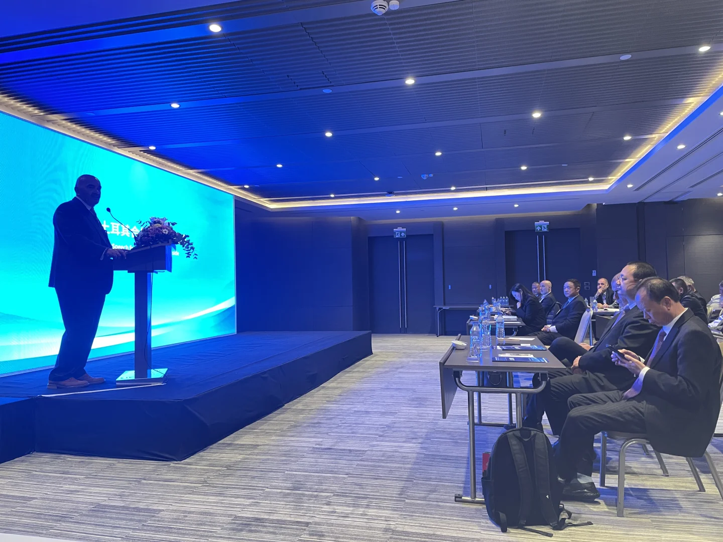 第一次主持了商务翻译 、认识了善良的姐妹?