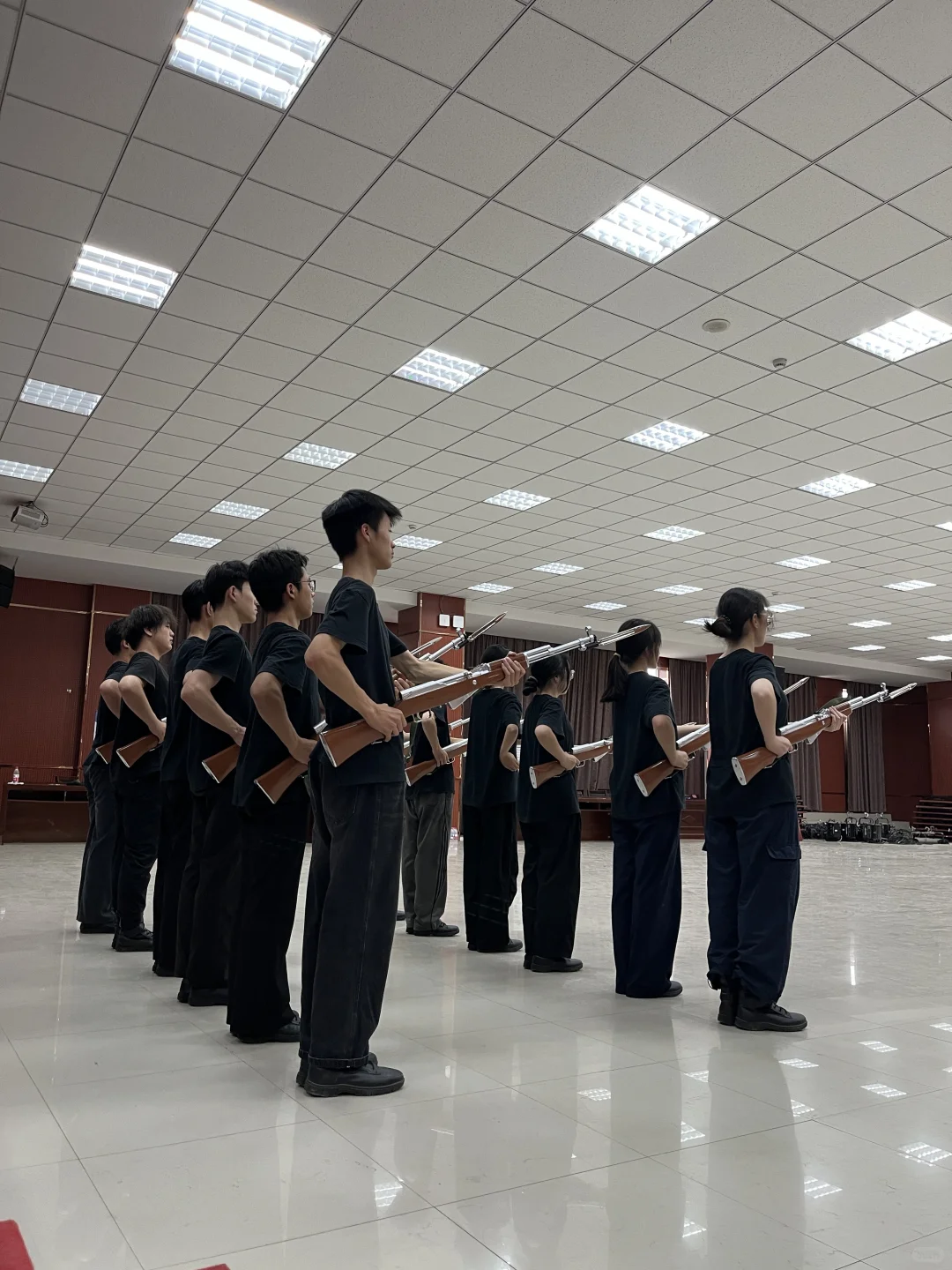 以青春之名 护国旗之威??