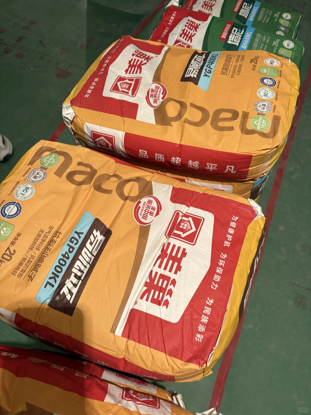 油漆工进场，看了美巢直摇头