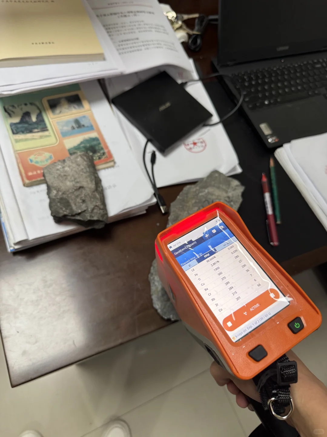 奥林巴斯手持元素分析仪，快速检测矿石，合金