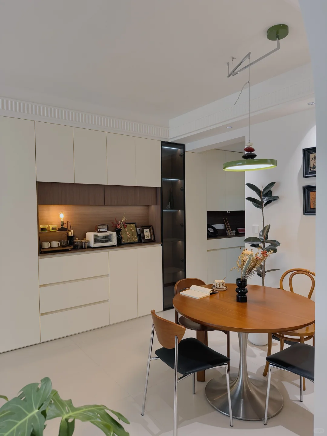 装修时被劝了八百遍别做满墙电视柜